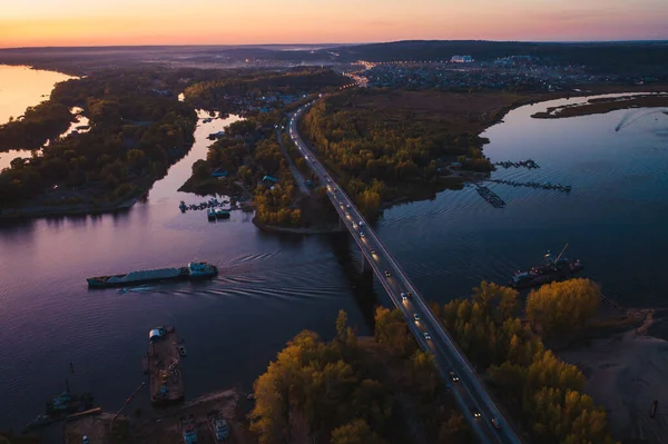 Міст на річці — стокове фото