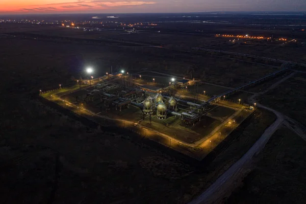 Petrol rafinerisi gecesi — Stok fotoğraf