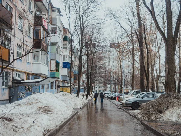 Осенний зимний город — стоковое фото