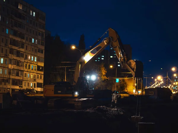 Miejskie roboty nocne — Zdjęcie stockowe