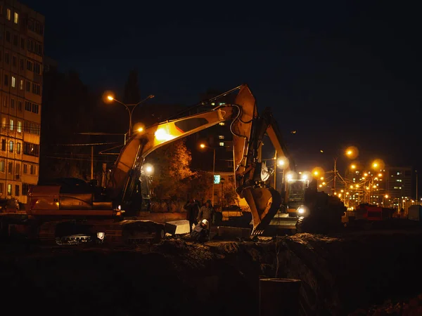 Miejskie roboty nocne — Zdjęcie stockowe