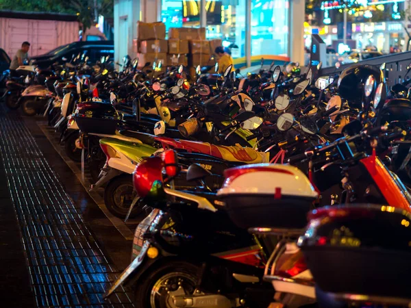 夜のアジアのストリート — ストック写真