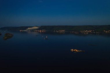 Nehir gemi gezintisi