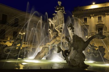 Fontana di Artemide by Night, Siracusa in Sicilia