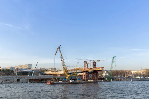 Moskova'da yüzen köprü. İnşaat