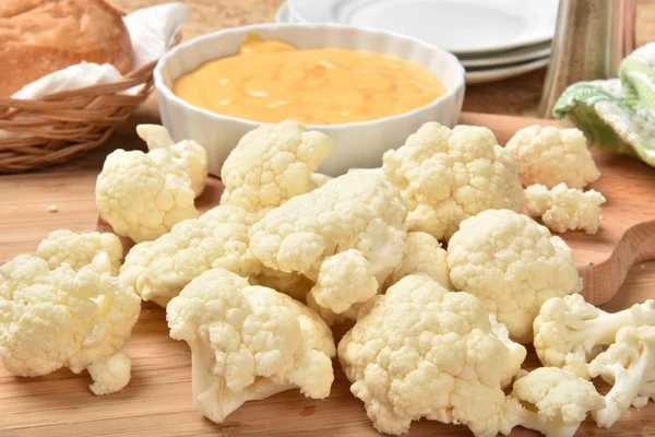 Cauliflower with cheese dip — Stock Photo, Image