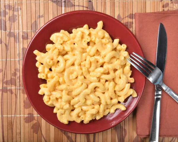 Bovenaanzicht van macaroni en kaas — Stockfoto