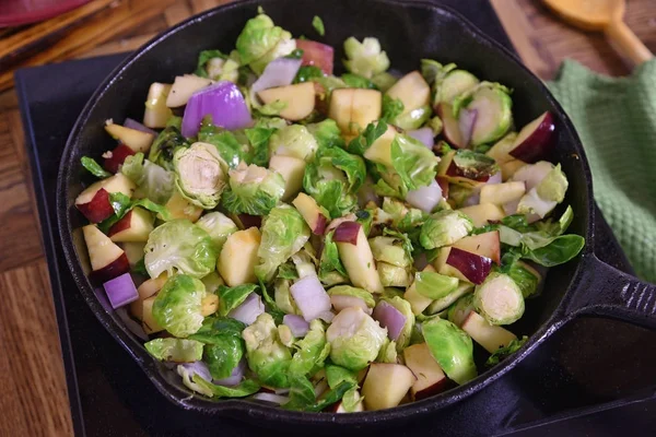 Brussels Sprouts simmering in a skillet — Stock Photo, Image