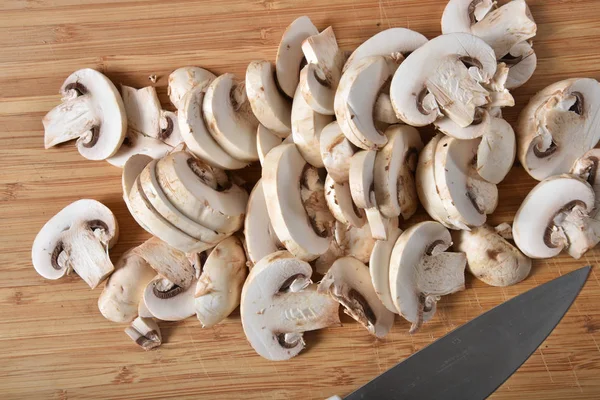 Funghi di pulsante affettati — Foto Stock