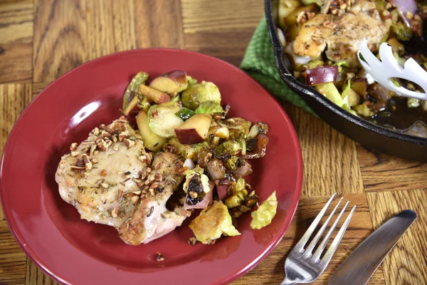 Pollo e cavoletti di Bruxelles Cena — Foto Stock