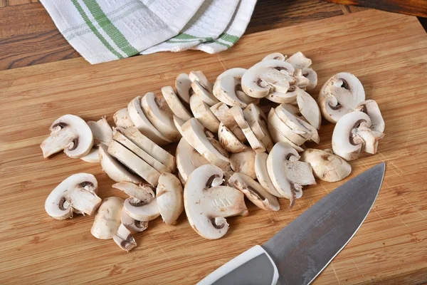 Funghi di pulsante affettati — Foto Stock