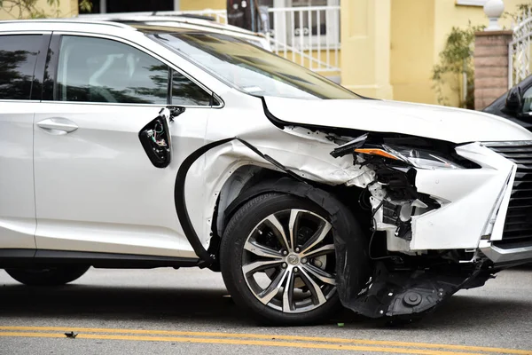 Dommages causés par un accident automobile — Photo