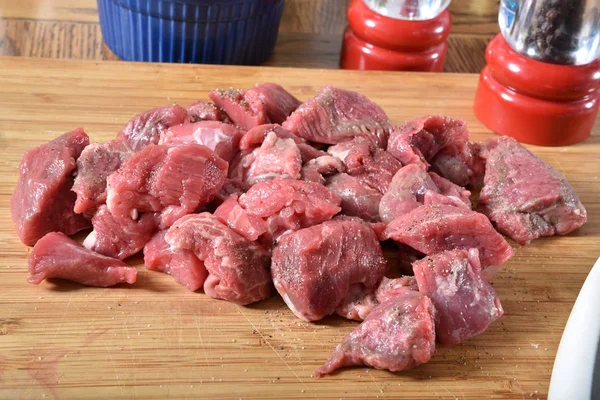 Carne de bovino em cubos — Fotografia de Stock