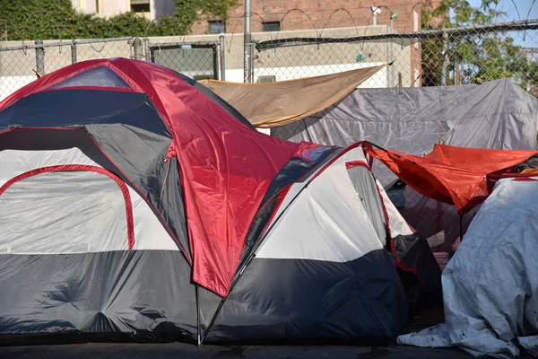 Homeless man's tent — Stock Photo, Image