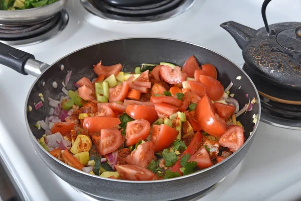 Vegetables simmering — Stock Photo, Image