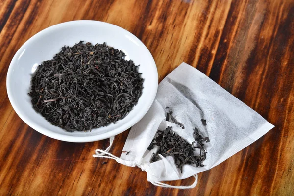 Loose leaf black tea — Stock Photo, Image