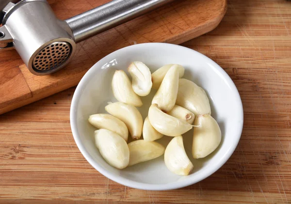 Peeled garlic — Stock Photo, Image