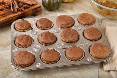 Ev yapımı balkabağı kekleri.