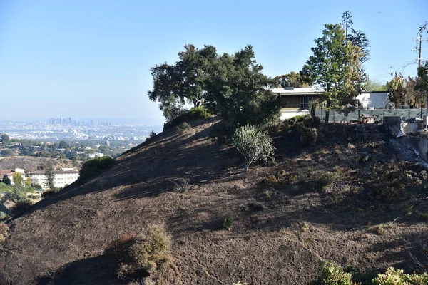 Los Angeles sett utifrån en eldstad brännzon — Stockfoto