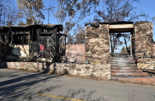 Restos de casa destruídos por Getty Fire — Fotografia de Stock
