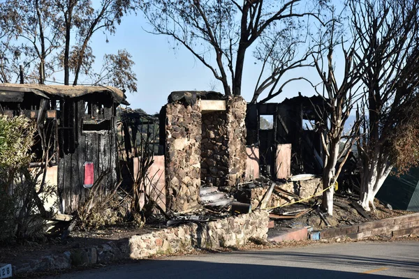 Remains of a house gutted by Getty Fire — Stock Photo, Image