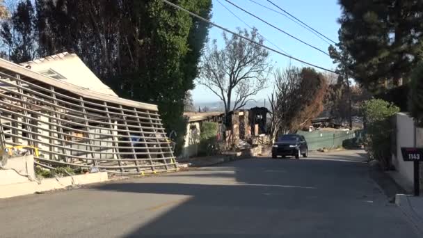 Los Angeles Listopada 2019 Samochód Przejeżdża Obok Spalonych Domów Tigertail — Wideo stockowe