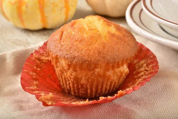 Vers gebakken muffin van maïsbrood — Stockfoto