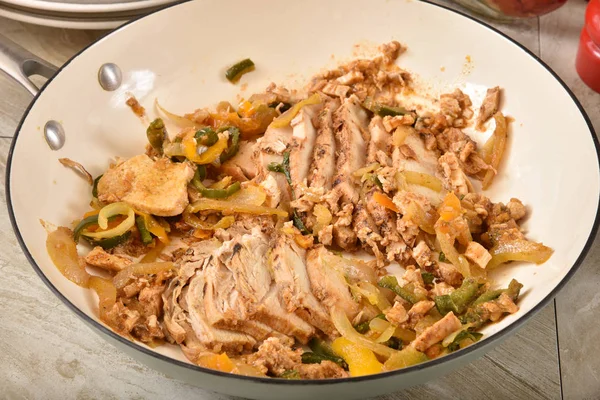 Chicken fajita in a skillet — Stock Photo, Image