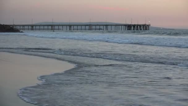 日落时钓鱼码头上美丽的海景 — 图库视频影像
