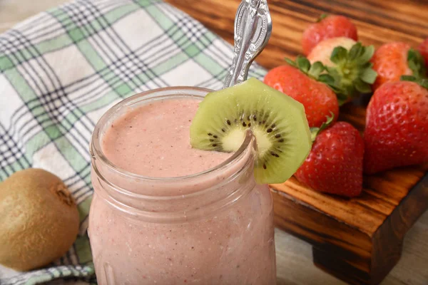 Smoothie Kiwi aux fraises — Photo