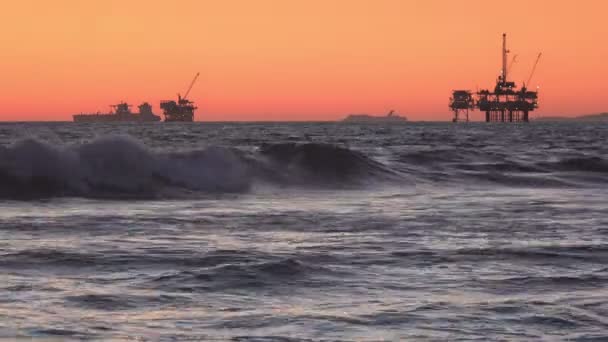 Offshore Oil Drilling Platform Oil Tanker Ocean Sunset — 图库视频影像