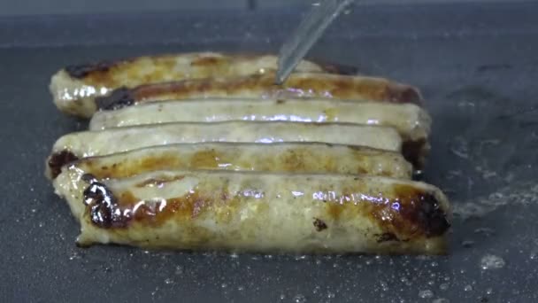 Koken Link Worst Een Elektrische Grill — Stockvideo