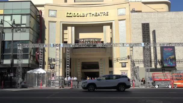 Hollywood Styczeń 2020 Ustawianie Trybun Oświetlenia Dźwięku Przed Teatrem Dolby — Wideo stockowe