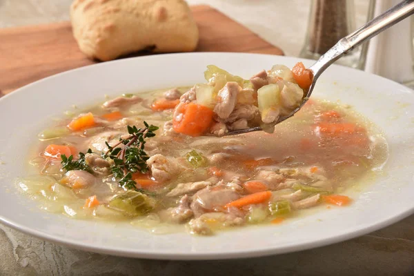 Soupe de poulet gastronomique — Photo