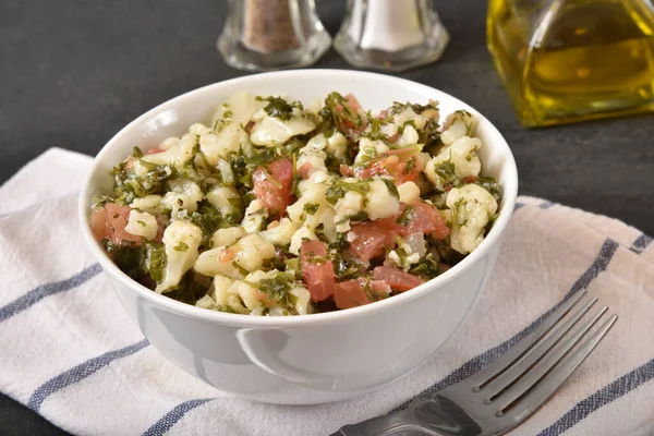 Tabbouleh Couve Flor Gourmet Uma Salada Saudável Com Cebola Salsa — Fotografia de Stock