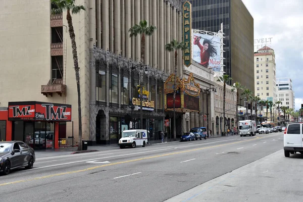 ハリウッド 2020年3月16日 キャピタン劇場によるハリウッド ブルバードの名声の散歩にトラフィックや観光客はありません — ストック写真
