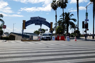 SANTA MONICA, CA / USA - 17 Mart 2020: Santa Monica İskelesi koronavirüs karantinası nedeniyle kapatıldı