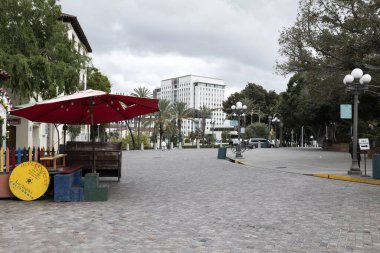 LOS ANGELES, CA / USA - 19 Mart 2020: Los Angeles şehir merkezindeki ünlü turistik eğlence merkezi, devletin Coronavirus karantinası emri öncesinde terk edilmiştir..