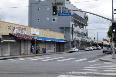 LOS ANGELES, CA / USA - 19 Mart 2020: Coronavirus karantinası sırasında Los Angeles Moda Bölgesi sokakları terk edilmiştir