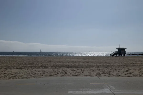 Una Cabaña Salvavidas Solitaria Playa Totalmente Desierta Venice Beach California — Foto de Stock