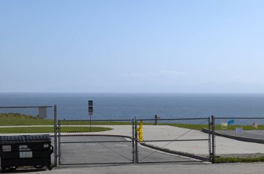 San Pedro, CA - 3 Nisan 2020: Coronavirus karantinası sırasında Melekler Kapısı Parkı 'nın girişi