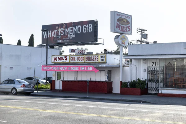 ロサンゼルス 2020年4月16日 ハリウッドで有名なピンクのホットドッグスタンド長いラインで知られているコロナウイルスの隔離中に閉鎖されます — ストック写真