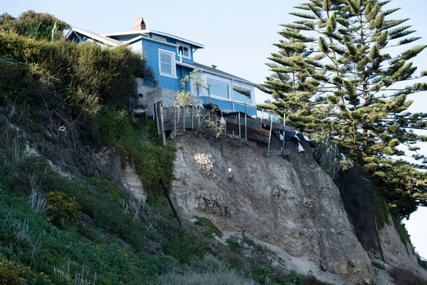 Uma Casa Deslizando Para Oceano Área Cidade Afundada San Pedros — Fotografia de Stock