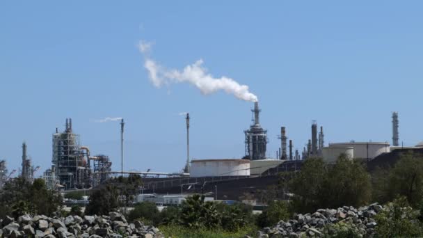 Smoke Escaping Smokestack Oil Refinery Southern California — Stock Video