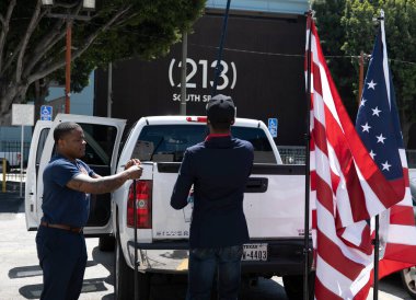 Los Angeles, CA / USA - 22 Nisan 2020: Kongre adayı Joe Collins, Los Angeles 'taki Karantina Operasyonunun organizatörü