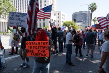Los Angeles, CA / USA - Mayıs 12020: Coronavirus protestocuları COVID-19 karantinasına karşı Los Angeles 'ta toplandılar