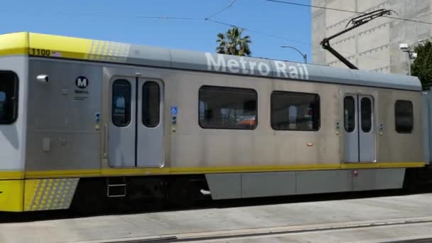 Λος Άντζελες Usa Απριλίου 2020 Τρένο Της Κίτρινης Γραμμής Περνάει — Αρχείο Βίντεο