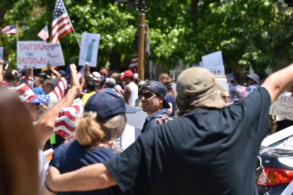 Los Angeles Maj 2020 Stor Skara Demonstranter Samlas Borgmästarens Hus — Stockfoto