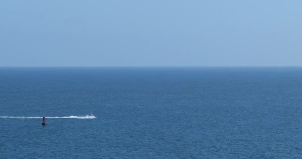 Motorówka Przepływająca Ocean Spokojny — Wideo stockowe