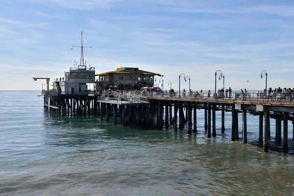 Santa Monica Usa January 2020 Crowds Tourists Enjoying Famous Santa — 스톡 사진